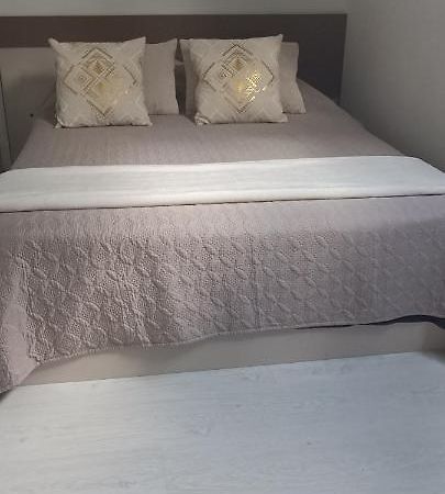 Agreable Chambre Double Avec Salle D'Eau Privative Le Mesnil-Theribus Экстерьер фото